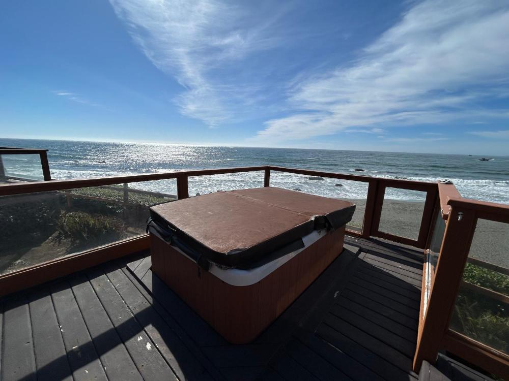 Oceanfront Cabin 6 w Jacuzzi &Awe-Inspiring View